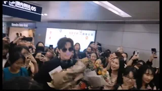 迪玛希Dimash,[20190426] Dimash arrived at Chengdu airport. (from  Beijing to Chengdu)