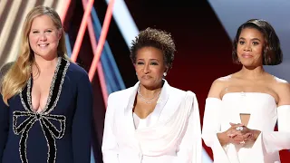 Amy Schumer, Wanda Sykes and Regina Hall ROAST Stars at 2022 Oscars