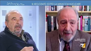 Scontro tra Vauro e Antonio Caprarica: "Mandare armi incrementa la violenza", "È come dire che ...