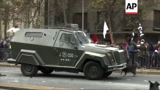 Police clash with protesting students in Chile