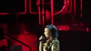 Demi Lovato - Skyscraper/GYHAB/Neon Lights (Bercy - France)