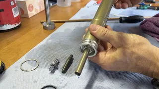 FOX 38 Air Spring Service - Simple step-by-step instructions
