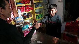 Join Akbar as she teaches you the techniques of shopkeeping, which has 50 years of experience