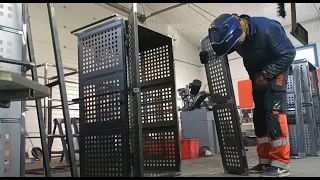 Изготовление металлического шкафчика. Metal cabinet production process (welding). 金属柜子的制作过程。