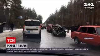 На трасі "Харків-Горохуватка" водій вантажівки лобом у лоб зіткнувся з "Жигулями" | ТСН 19:30