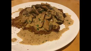 Original Zürcher Geschnetzeltes mit Champignons und Kartoffelrösti / Foodbustaz 001