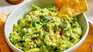 The BEST & Easiest Homemade Guacamole Recipe to Try