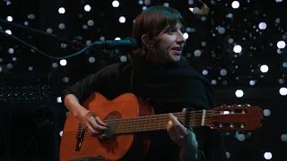 Aldous Harding - The Barrel (Live on KEXP)