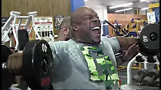 Phil Heath's Mass-Building Shoulder Training 4 Weeks From Olympia