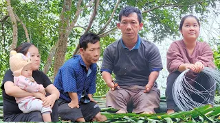 The disabled father and son continue to build a house using bamboo wood.