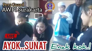 Asyiknya Sunat Sambil Main Game❗ | AWPI Surakarta Gelar Khitanan Massal#jurnalisberita#khitanananak