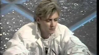 Roger Taylor on Pop Quiz Baffled by "Wild Thing"