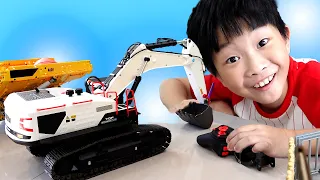 예준이의 포크레인 장난감 조종놀이 개봉놀이 New Excavator Toy Sand Play