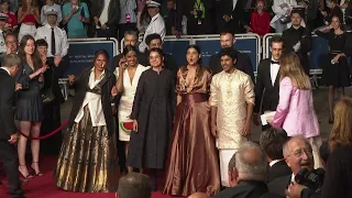 Cannes : L'équipe du film indien "All we see as light" montent les marches | AFP Images