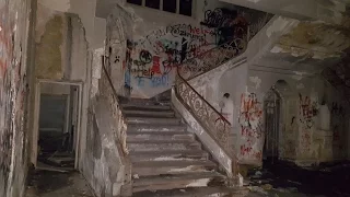 Abandoned Mansion in Singapore Jungle - EXPLORED!