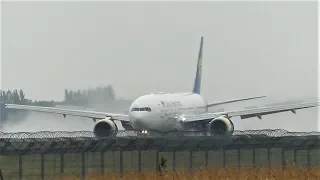 Невероятная посадка Boeing 777 Киев Нью-Йорк обратная тяга на мокрой ВПП Борисполь | UIA UR-GOC