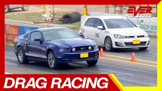 Ford Mustang GT vs Volkswagen Golf GTI 🔥 DRAG RACING 🔥 DUELO DE AUTOS 🚘🚦🚘