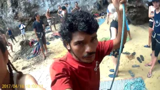 តោងឡើងលើភ្នំ | Rock Climbing at Railay Beach, Krabi, Thailand