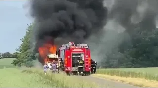 AUTOCAMPER I KÆMPE FLAMMER