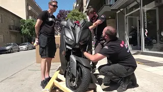 unboxing the YAMAHA XMAX 300 new 2021 model euro 5 black color