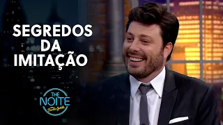 Beto Hora revela segredo da boa imitação | The Noite (29/04/21)