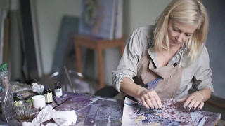 Atelierbesuch: Künstlerin Judith Milberg bei der Arbeit