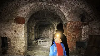 Спускаемся в настоящую подземную Москву. Огромные подвалы похожи но тоннели допотопного метро