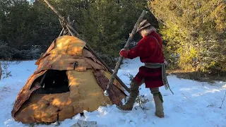 Bark Covered Primitive Shelter with Inside Fire | BUSHCRAFT | SURVIVAL | CANADIAN WINTER |