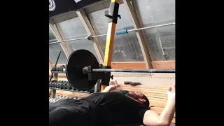 100reps bench press 85lb bar (39kg) in 4min04sec by Denis Vasilev