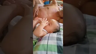 BAKIT KAYA KINAKAIN NG BATA ANG PAA??🤣🍼🍼🍼