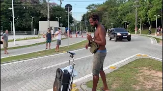 dorme sujo cantando fora do ritmo amor sem limite do Roberto Carlos