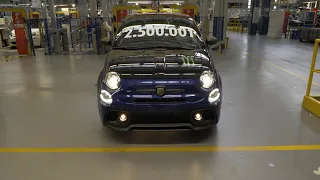 Fiat 500 nr 2 500 000 z fabryki Stellantis w Tychach (wer. krótka)