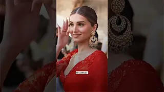 Tara sutariya killer look 🥵 in red saree|| attitude status 🥵🔥|| what's app status #tarasutaria#viral