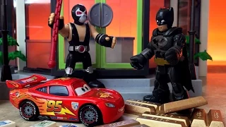 Disney Pixar Cars Lightning Mcqueen & Imaginext BATMAN bank robbery