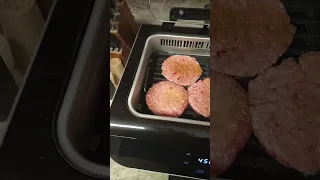 grilling burgers on gourmia foodstation airfryer