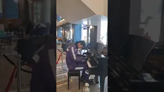 Getir Kuryesi Piano İle Türk Marşı Çaldı