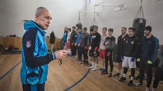 Как тренирует заслуженный тренер России / Сборы боксеров в Терсколе