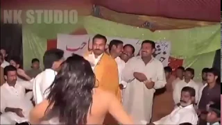 Pakistani mujra hot in wedding