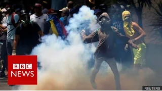 Venezuela crisis: Three killed at anti-government protests - BBC News