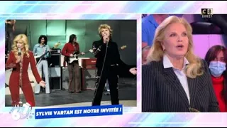 « Il était très timide » : Sylvie Vartan revient sur sa rencontre avec Johnny...