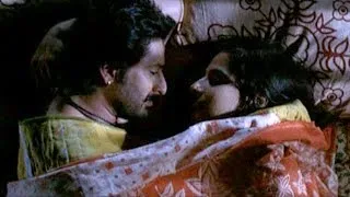 Arshad Warsi & Vidya Balan  bed scene - Ishqiya Deleted Scene