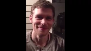 Joseph Morgan brincando de trava-línguas com Candice Accola [LEGENDADO]