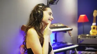 Ycare en duo avec Esther Abrami– « Colette » - en studio (Vidéo Officielle)