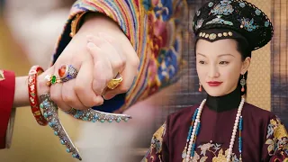On the wedding day, everyone saw the jewelry on Suoxin’s arm and were instantly convinced!