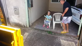 Lele indo pra escola, lindinha