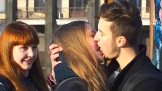 Как Поцеловать Девушку - 3 Способа | KISSING PRANK