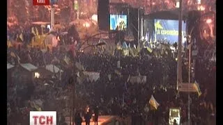 Майданівці збираються на Майдані і святкують
