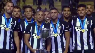 Olha a empolgação dos jogadores do Botafogo levantando a Taça Rio 😱