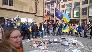 Ukrainer in Heilbronn singen "Lenta sa lentoju" - Українці Хайльбронну співають "Лента за лентою"