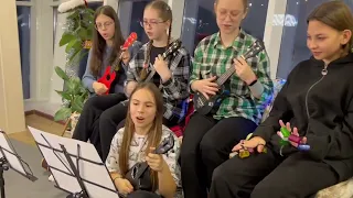 Алые паруса - песни у костра от юных укулелисток из ukulele_club